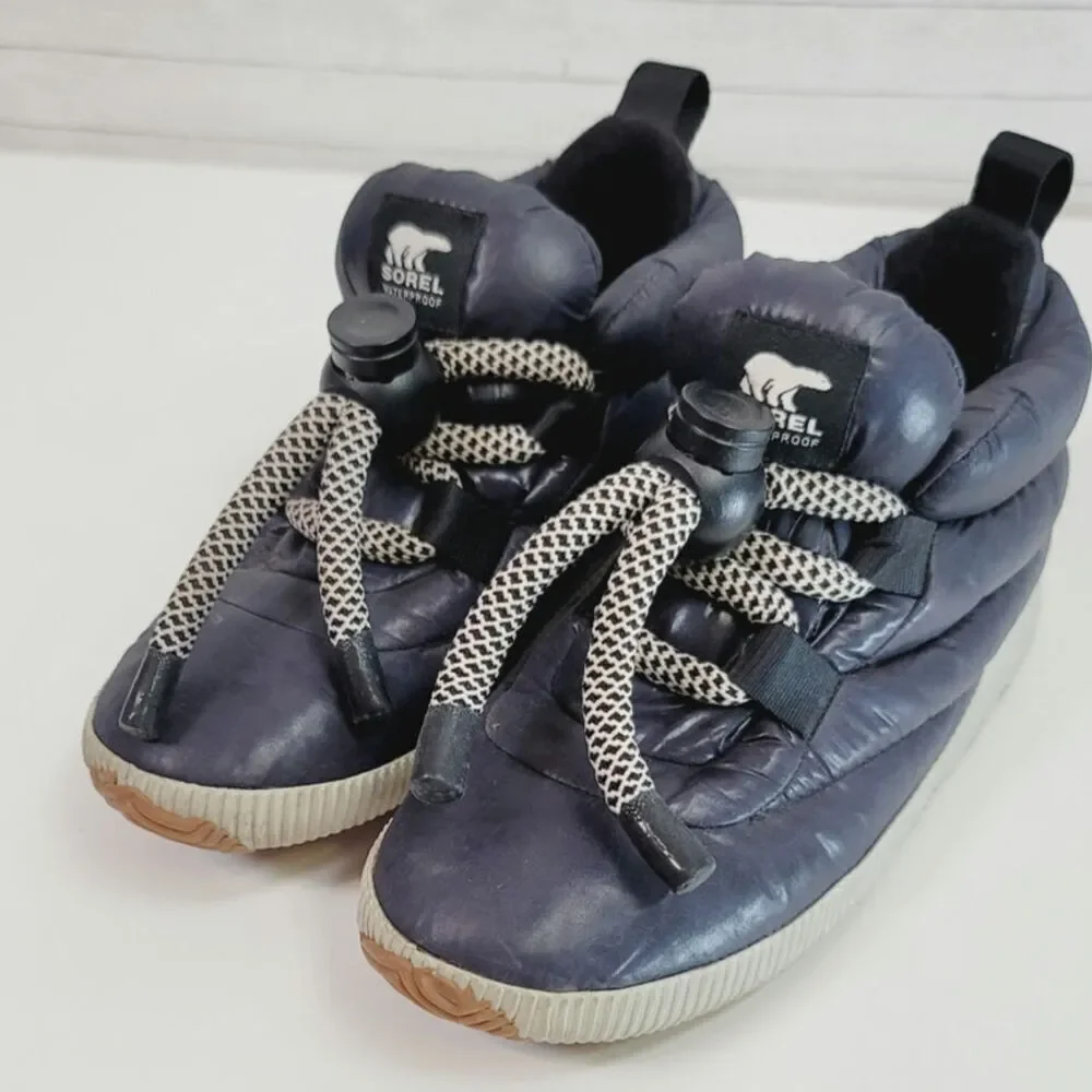 Sorel Out N About Puffy Lace Snow Boots in Navy Blue, sz 8.5